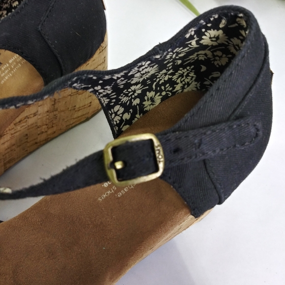 Toms Women's Crochet Overlay Cork Wedge Sandals Ankle Strap Size W 7.5 - Picture 8 of 9